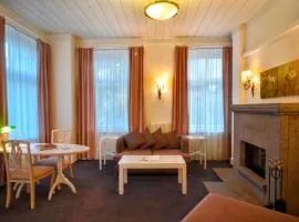 Kar's Hotel