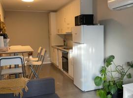 Hotel kuvat: Ny Hybel leilighet med eget bad og egen inngang