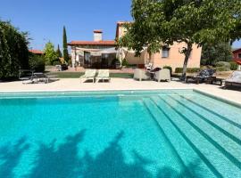 Hotel Photo: 4 bedrooms villa with private pool furnished garden and wifi at Uceda