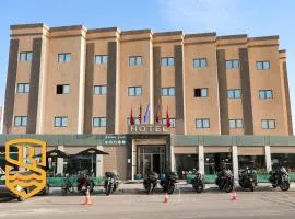 HOTEL BEAUPORT, hotel u gradu El Ajun