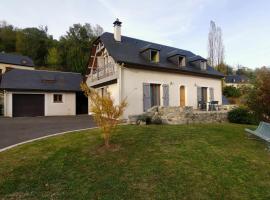 호텔 사진: Maison de 3 chambres avec jardin amenage et wifi a Arras en Lavedan