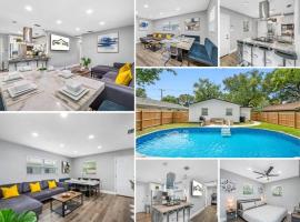 ホテル写真: Contemporary & Fully Updated Heated Pool Home