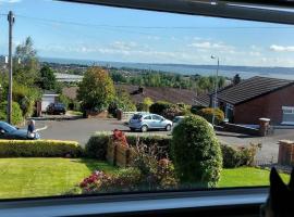 Hotel Foto: 3 Bed Bungalow with Sea Views 15 mins from the City Centre