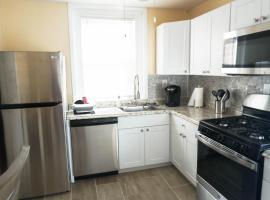 Hotel Photo: Lincoln Manor - Newly Renovated, 1mile from PHL Airport and Sports Stadiums