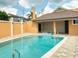 Hotel Photo: Brand New Pool Manor Park with WIFI centrally-located