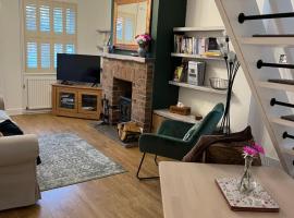 Hotel Photo: Explorers Cottage, Yorkshire Wolds Character Home