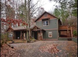 A picture of the hotel: Gorgeous home on the Blue Ridge Parkway