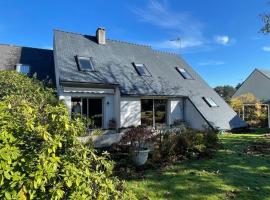 Hotel fotoğraf: Maison Pleuven, 7 pièces, 7 personnes - FR-1-481-99