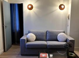 A picture of the hotel: PARIS-Appartement paisible et chaleureux