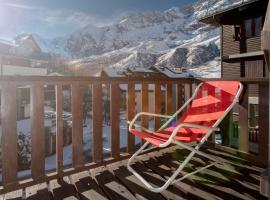 Hotel Photo: HelloChalet - Foyer du Cervin 250m skiruns