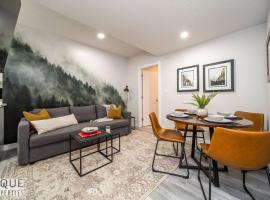 होटल की एक तस्वीर: NEW, Mountain Chic Suite, Whyte Avenue, Netflix, WiFi, Sleeps 6