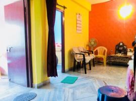 Фотография гостиницы: Fully furnished 2bhk apartment opposite Dakshineshwer Kali temple kolkata