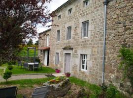 Hotel Photo: Maison de 4 chambres avec jardin clos et wifi a Cubelles