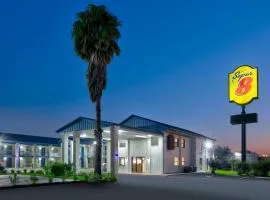 Super 8 by Wyndham Victoria - South - Hwy 59