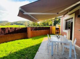 Fotos de Hotel: APARTAMENTO con Jardín en Bádames