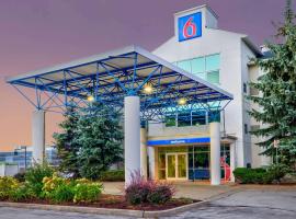 A picture of the hotel: Motel 6-Burlington, ON - Toronto West - Oakville