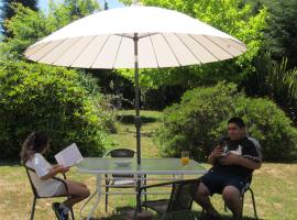 ECOHOSTAL HUELLAS DEL BOSQUE, hotel in Valdivia