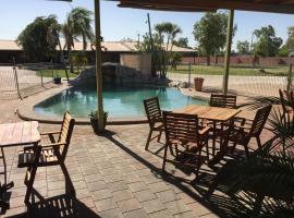 Boulder Opal Motor Inn, хотел в Уинтън