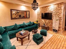 Cheerful 4-bedroom home in mirleft, hotel v destinaci Mirleft