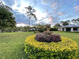 ホテル写真: Cheerful 4-bedroom Acreage Holiday Home