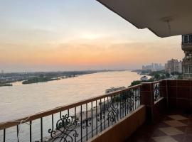 होटल की एक तस्वीर: Nile view apartment in Maadi Cairo