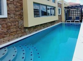 ホテル写真: Amazing 2-bedroom vacation home with pool