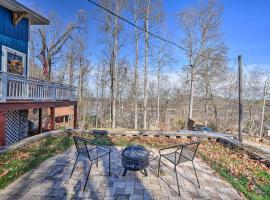 Gambaran Hotel: Gray Home with View of Boone Lake and Fire Pit!