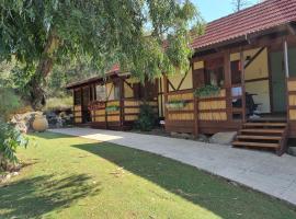 ויטראז' ההר, hotel in Neve Ativ