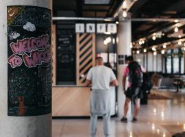 Whoo Bordeaux Bacalan - Hostel, hotel in Bordeaux