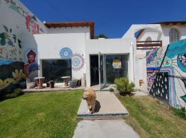 Roots Backpackers, hotel in Rada Tilly