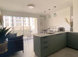 מלון צילום: 2BR Hayarkon Beach Front Holiday Suit