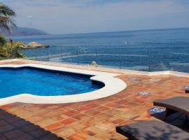 Ξενοδοχείο φωτογραφία: Ocean Front Villa - Private Pool and Ocean Access