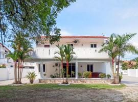 Seaside Private Bungalow, Tg Bungah, hotel v destinaci Tanjung Bungah