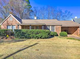 A picture of the hotel: Lutherville Home Close to Shopping and More!