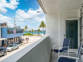 Zdjęcie hotelu: The Purple Pelican Beachfront with Ocean Balcony Unit 4