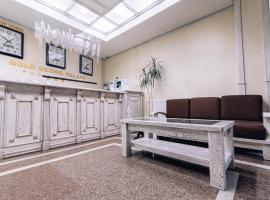 Gold Georg Palace Hotel, hotel in Chernivtsi