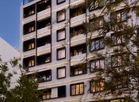 The Port Square Hotel, hotel in Piraeus