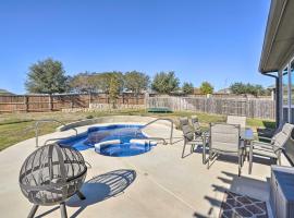 Hotel foto: Sleek Schertz House with Private Pool and Spa