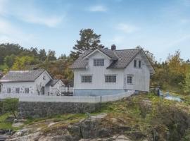 Hotel Foto: Stunning Home In Kolbjrnsvik With Kitchen