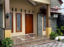 Hotel Photo: Omah Pikatan Homestay