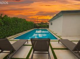 Hotel fotoğraf: Magical Miami Retreat with Heated Pool, Mini Golf, and Basketball Court L19