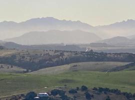 Top of the world studio nestled in the rock, hotel v destinaci Queensberry