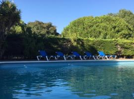 Foto di Hotel: Villa Torrealta, 4000 m2, estancia mínima en verano 7 días de sábado a sábado