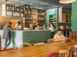 LATROUPE Grand Place Hostel