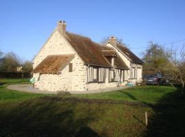 Hotel Foto: Gîte Villeneuve-en-Perseigne-La Fresnaye-sur-Chédouet, 3 pièces, 4 personnes - FR-1-410-190