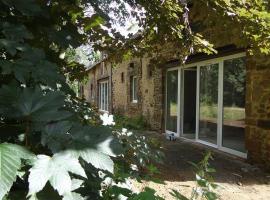 Hotel Photo: Gîte La Bazoge, 5 pièces, 7 personnes - FR-1-410-254