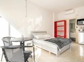 מלון צילום: Elegant Studio in New Atlit with Garden & BBQ, 3 Min to Beach, Free Netflix