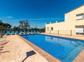 होटल की एक तस्वीर: Can Bugantó amplia casa con piscina y jardín