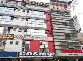 Hotel Photo: OYO 924 Cosmo Hotel Espana Near Ust