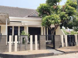 Hotelfotos: Villa 5 BR utk Family/Grup di Villa Citra, Lampung